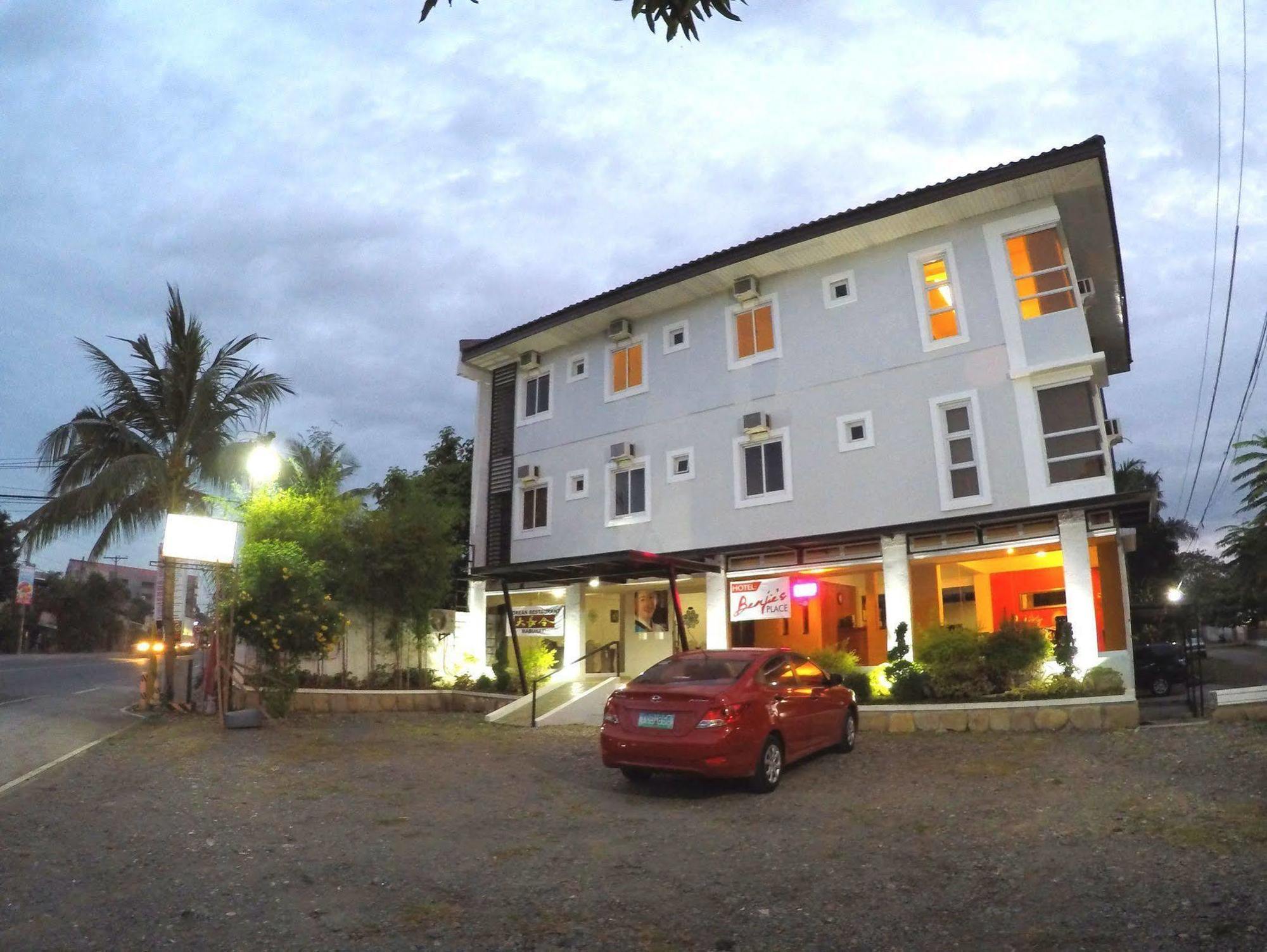 Benjies Place Hotel Tuguegarao City Exterior photo